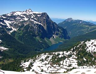Tomyhoi Peak and Lake from Winchester LO