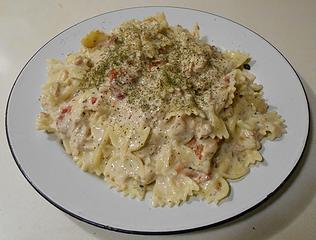 farfalle alfredo with salmon sun-dried tomatoes and pine nuts 041320