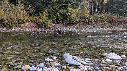 Crossing the Middle Fork river to the Pratt River bar
