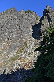 Across from the notch is the big gully that leads most of the way to the summit from the notch.