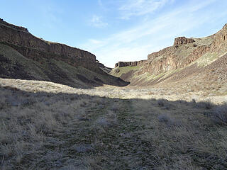 I took a shortcut down this canyon back to Marmes Rock Shelter.