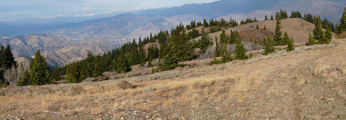 Trail a long the upper ridge of Twin Peaks