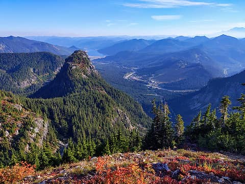 Colorful heather, Guye Peak, and the Snoqualmie Pass area