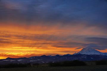 Mount Rainier sunrise from Bonney Lake