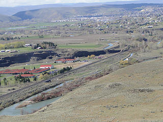 Views back down towards the south from the Yakima Skyline trail.