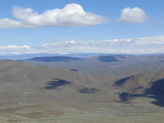 Views nearing high point of Yakima Skyline ridge.