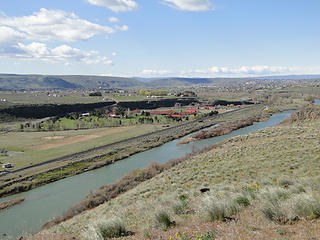 Looking back down towards the Yakima river from the Yakima Skyline trail.