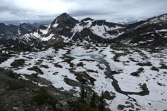 Hiking past Upper Gwillim Lakes