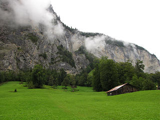 lauterbrunnen-valley-water-fall-1
