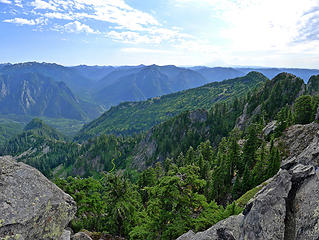 View of SE ridge with location of crossing point and steep huckleberry descent