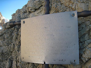 Monument to deceased climber below la montura