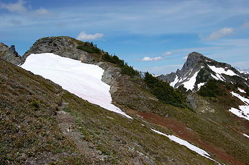 Trail to "middle summit" viewpoint