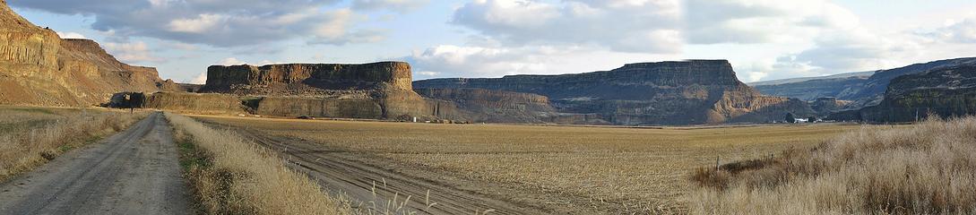 Putting it in perspective, Moses Coulee, the Billingsley Ranch, and Rattlesnake Canyon (on the far left).