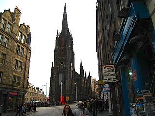 I used this spire to orient myself through the crazy maze of street and closes.