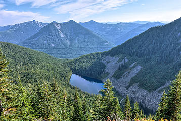 Humpback Mountain and Olallie Lake from Pratt Mountain rock step