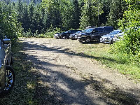 I'd say driving the road isn't a problem. 12 cars parked at the trailhead when I got there. Fortunately there was a spot off to the side where I could park.