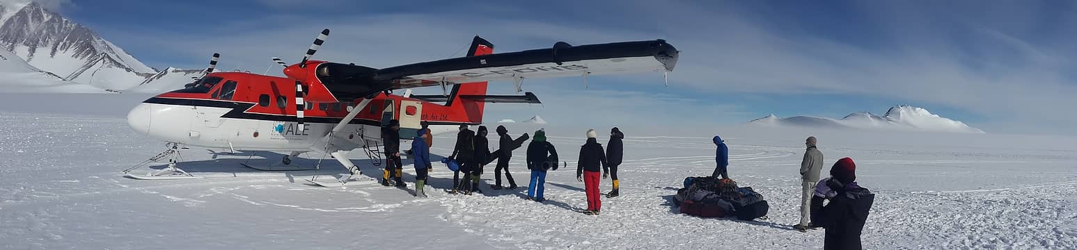 Loading up a Twin Otter at intermediate runaway for flight to Vinson Base Camp. Photo by Ossy.