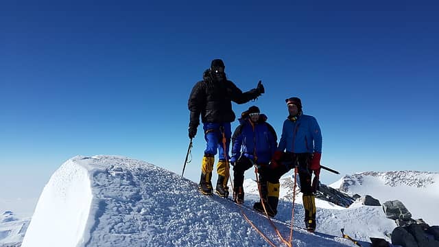 Dave (L), Urszula (M) and J.P. (R) on summit. Photo by Ossy.