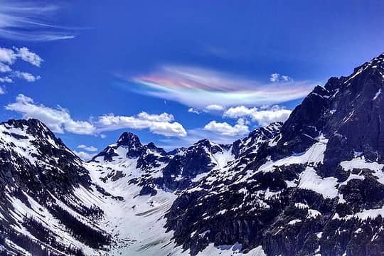 Rainbow cirrus cloud from Easy Pass