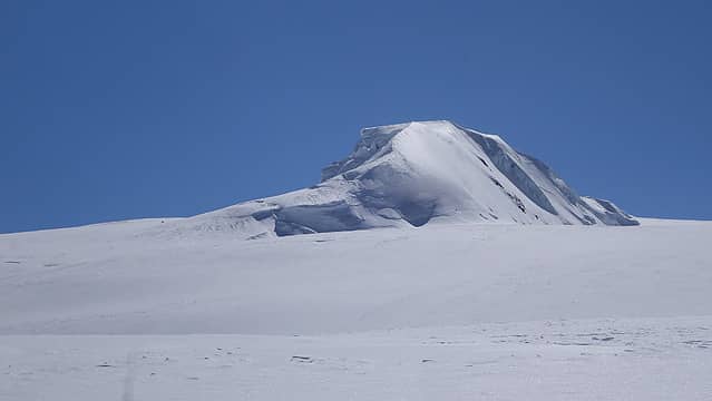 The icy rib above camp 2