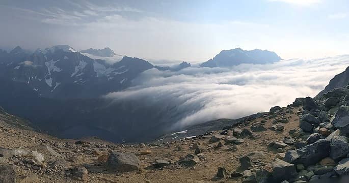 The sea of clouds flowing over Cascade Pass