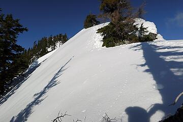 Steep traverse along the crest toward the summit