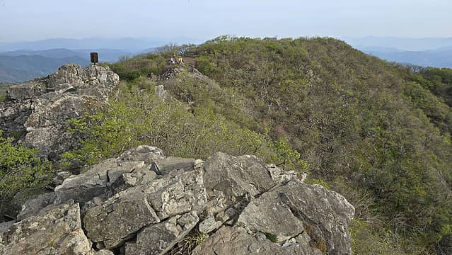 the summit seen from the lower south summit
