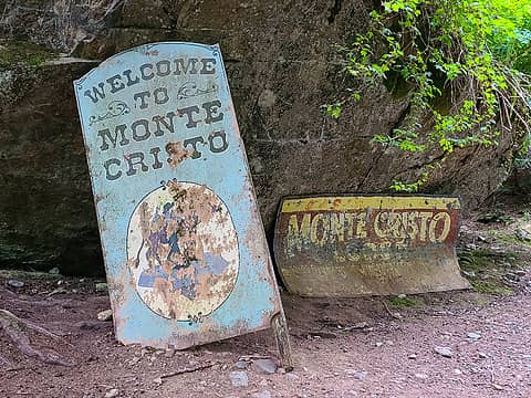 Monte Cristo signs