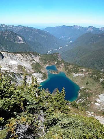 Crescent Lake form just E of the summit. NW ridge visible on left.